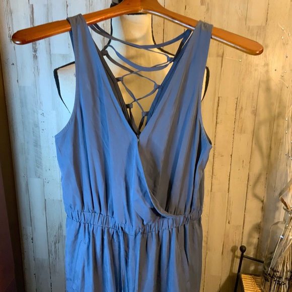 Ethereal jumper with criss cross tie back. Size small. Two colors, gray or green - Picture 1 of 9